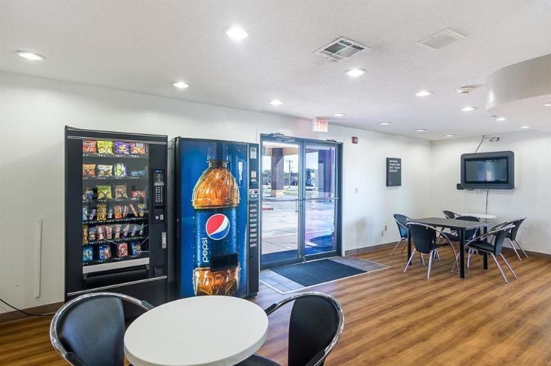 Studio Inn Extended Stay Oklahoma City Airport By Oyo Exterior foto
